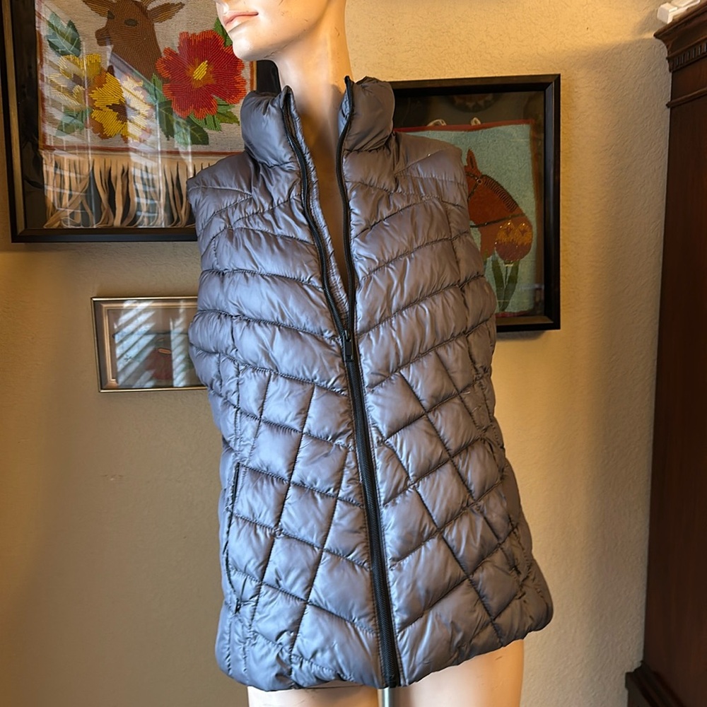 Big Chill Silver/Grey down/poly filled Puffer Vest size Medium